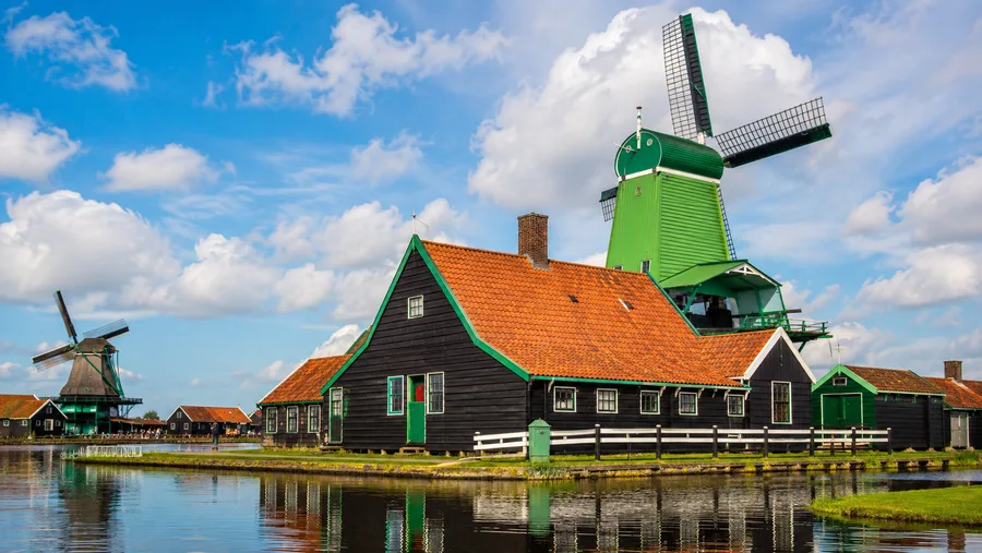 Zaanse Schans & Giethoorn Day Trips